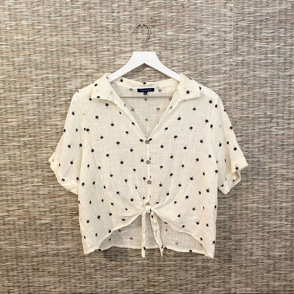 White Palm Tree Print Front Tie Shirt (NWOT)